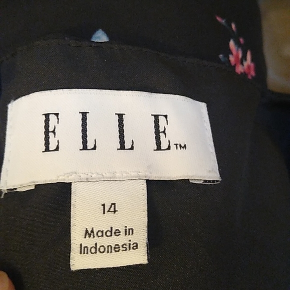 E L L E cute black dress with a pink  floral design - Picture 7 of 7